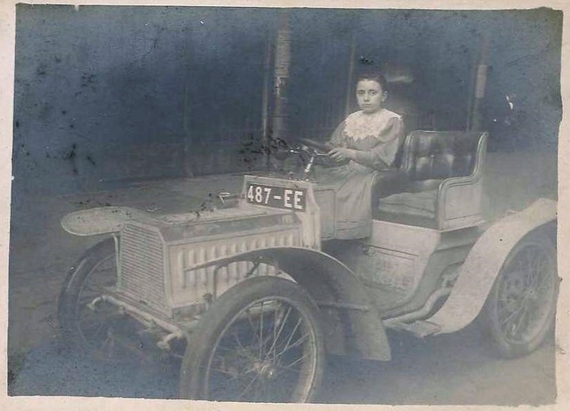 etwa 1905 - Madame am Steuer eines Typ 69 "Bebe"  