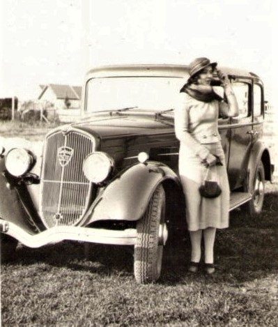 Auch die Damen der Mittelschicht bemühen sich, mit der Mode zu gehen - Typ 301, ca. 1934