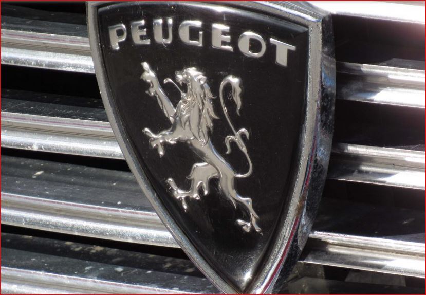 Hier noch das Emblem des Peugeot 404