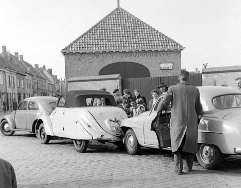 Peugeot 302 auf historischen Bildern