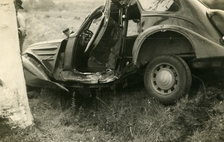 Unfall mit Peugeot Vorkriegs-Klassiker