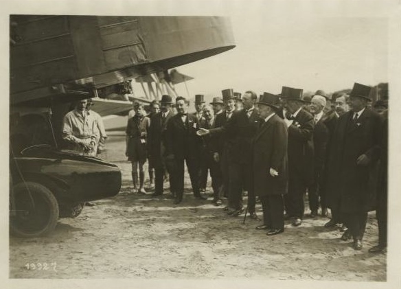 Flugtransport-Demonstration mit der ab 1925 gebauten LeO 121