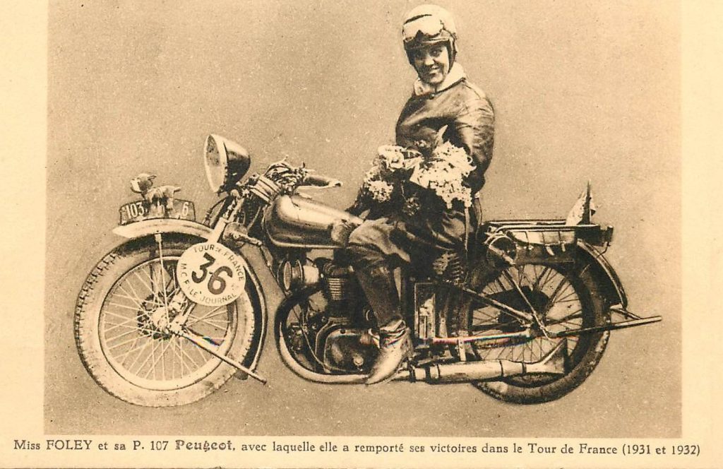 Miss Foley auf Peugeot P 107 (1931)