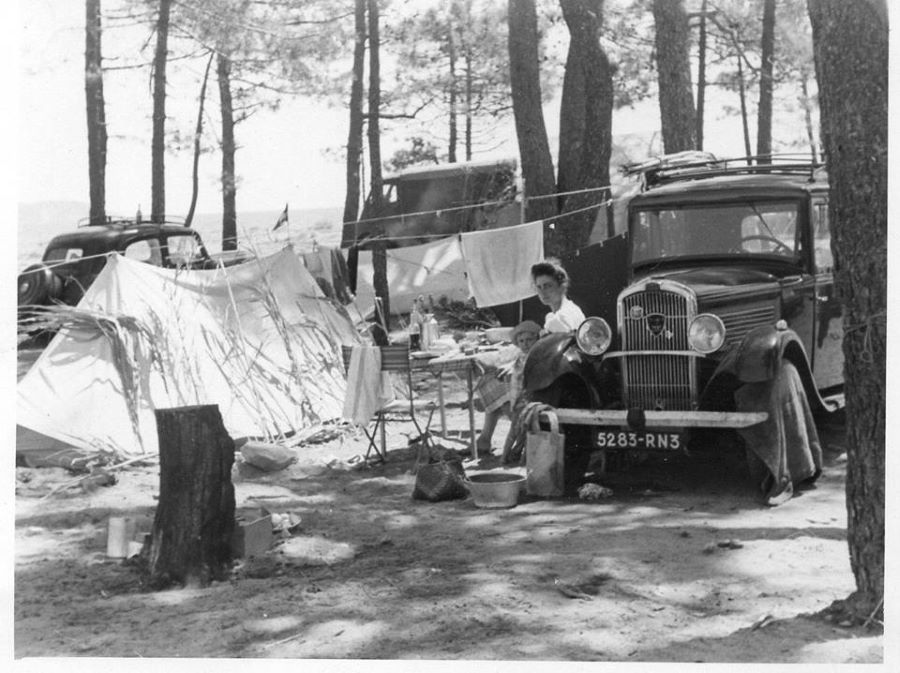 Campingplatz mit Peugeot 201