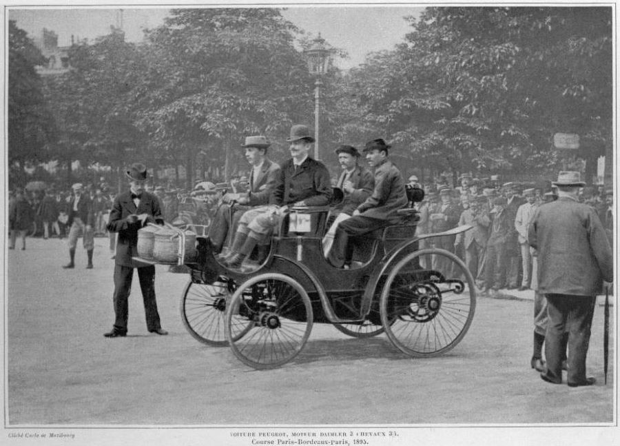 Peugeot Typ 7 von Isaac und Paul Koechlin beim Start zum Rennen Paris–Bordeaux–Paris 1895