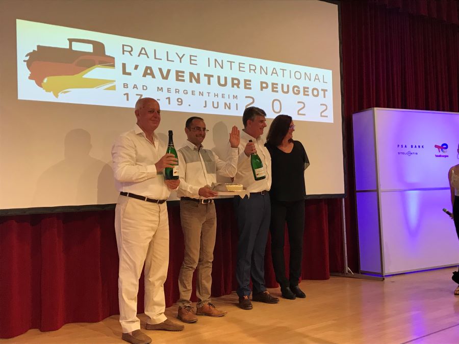 Gratulation zum 40. Geburtstag der "L'Aventure" - von links: Thierry Peugeot, Eric Barthelat, Xavier Crespin und Silke Rosskothen 