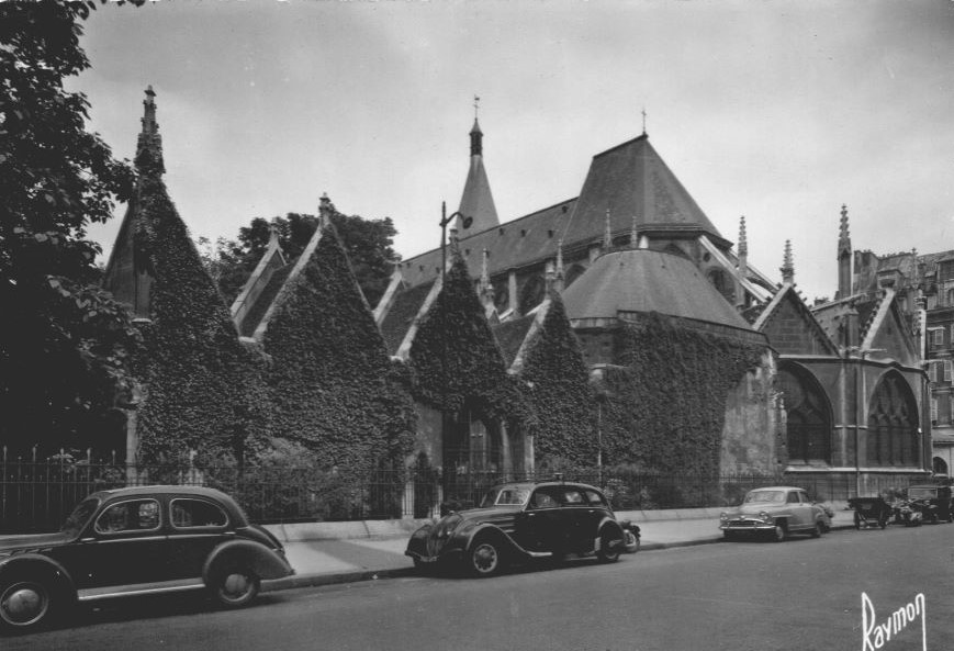 1950er. Ein 402 steht vor der Eglise St. Severin