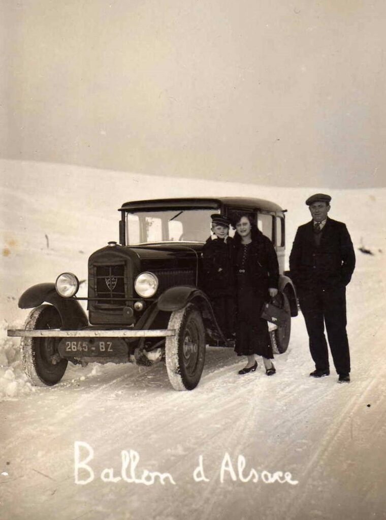 Winter 1931/32 - ein  Peugeot 12 CV Six (Typ 183) auf der Passtrasse am Grand Ballon