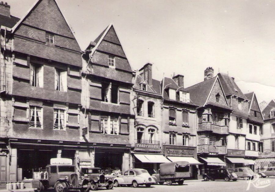Der Place du Centre in den 1950ern. Neben dem Citroen-LKW entweder ein Typ 190 oder ein früher 201
