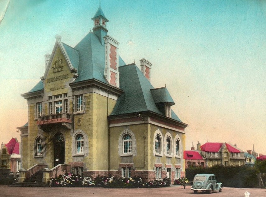 Das Rathaus in den 1930ern. Davor ein Peugeot 301 D. Coloriert.