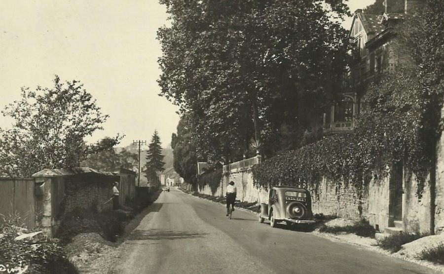 1930er. Vor dem Chateau Meiner steht ein 201 oder 301 D