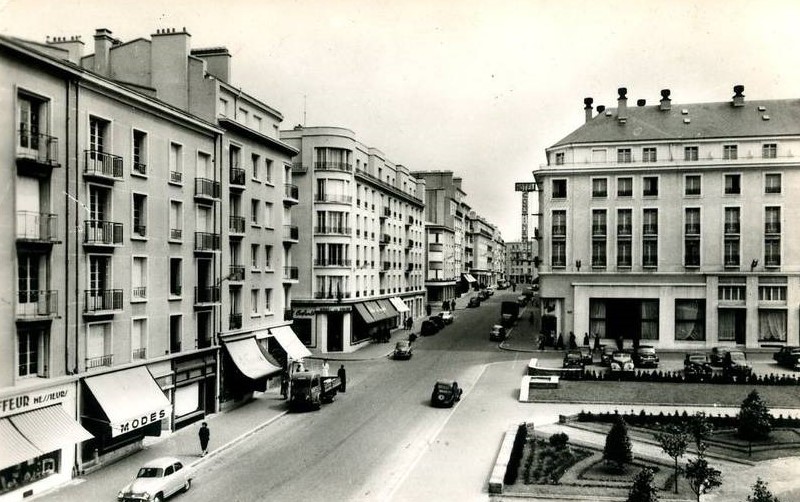 1957. Der Place de la Tour d´Auvergnes, vorn in der Mitte ein Peugeot 202
