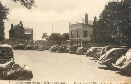 Das Restaurant Ende 1940er, Anfang 190er. 2. von rechts und 3. von links sind Peugeot 402, der 7 von rechts ist ein 402 B. Jüngster Wagen ist mittig der Peugeot 203. 