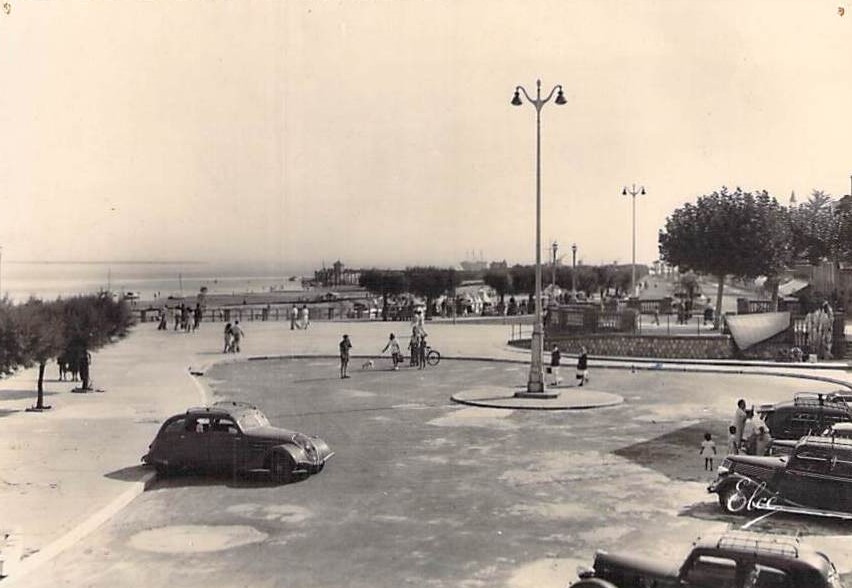 Der Place Thiers am Ende des Bld. de Promenade in den 1930ern. Linke ein Peugeot 402