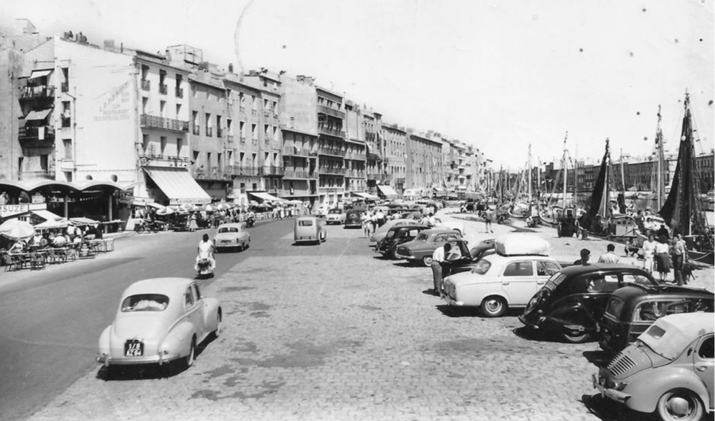 Der Hafen in der 2. Hälfte der 1950er. Recht der dritte Wagen ist ein Peugeot 302.