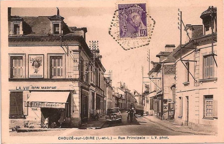 Die Rue Principale in den 1930ern. Auch hier ein Peugeot 402